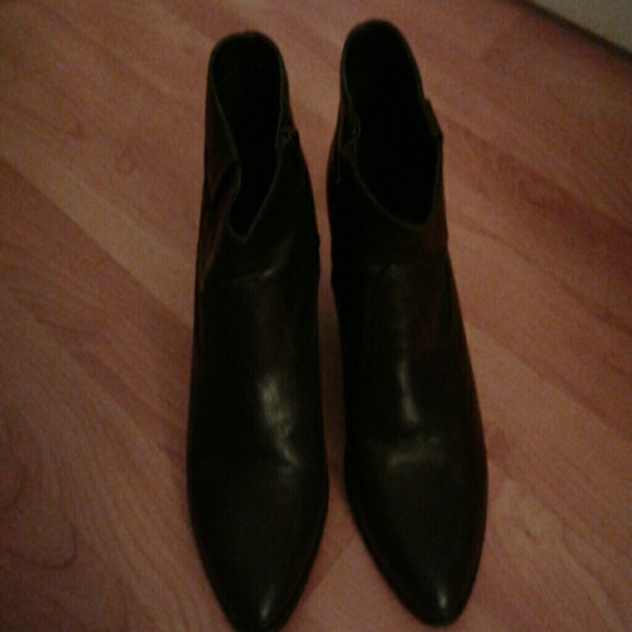 Black ankle booties - Picture 3 of 8